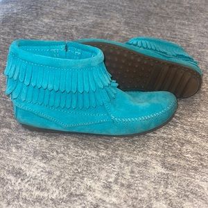 Minnetonka blue suede shoes
